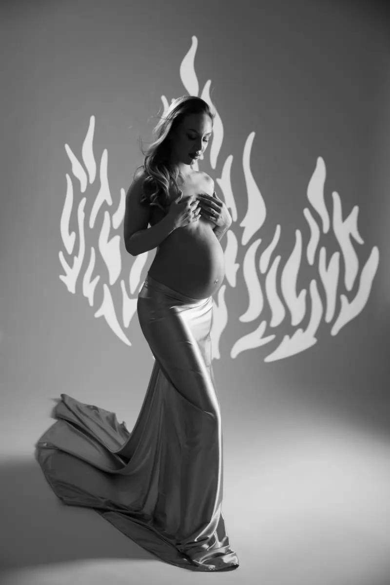 bremenna-v-moderna-fotosesiya-studio-sofia.webp