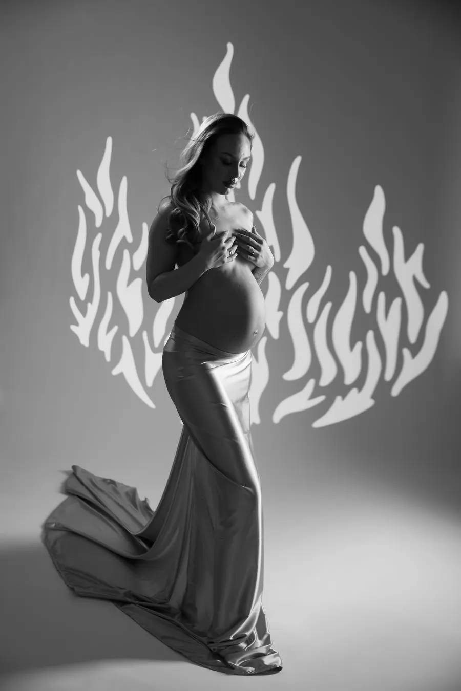 bremenna-v-moderna-fotosesiya-studio-sofia.webp