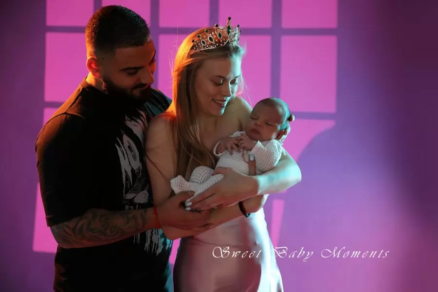 roditeli-s-novorodeno-bebe.webp