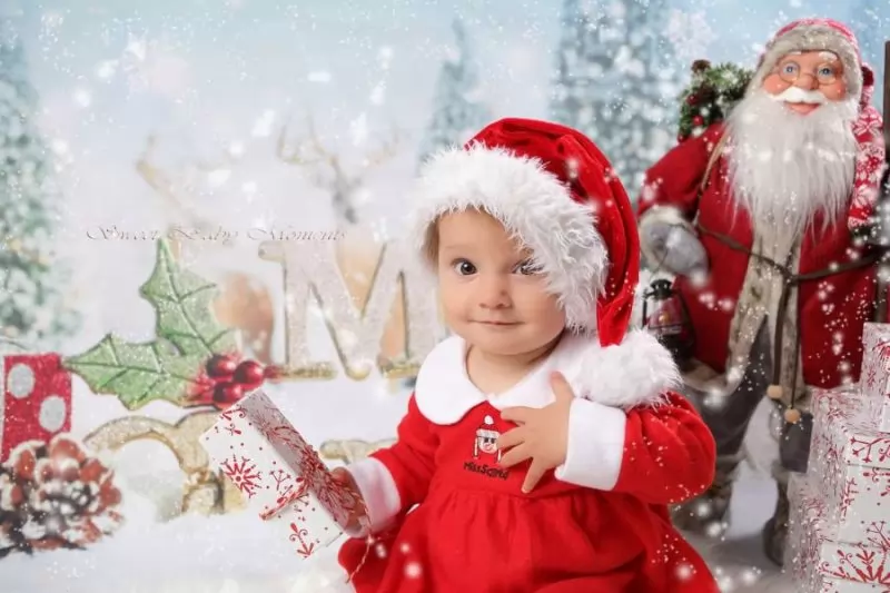 bebe-s-koledna-ukrasa.webp