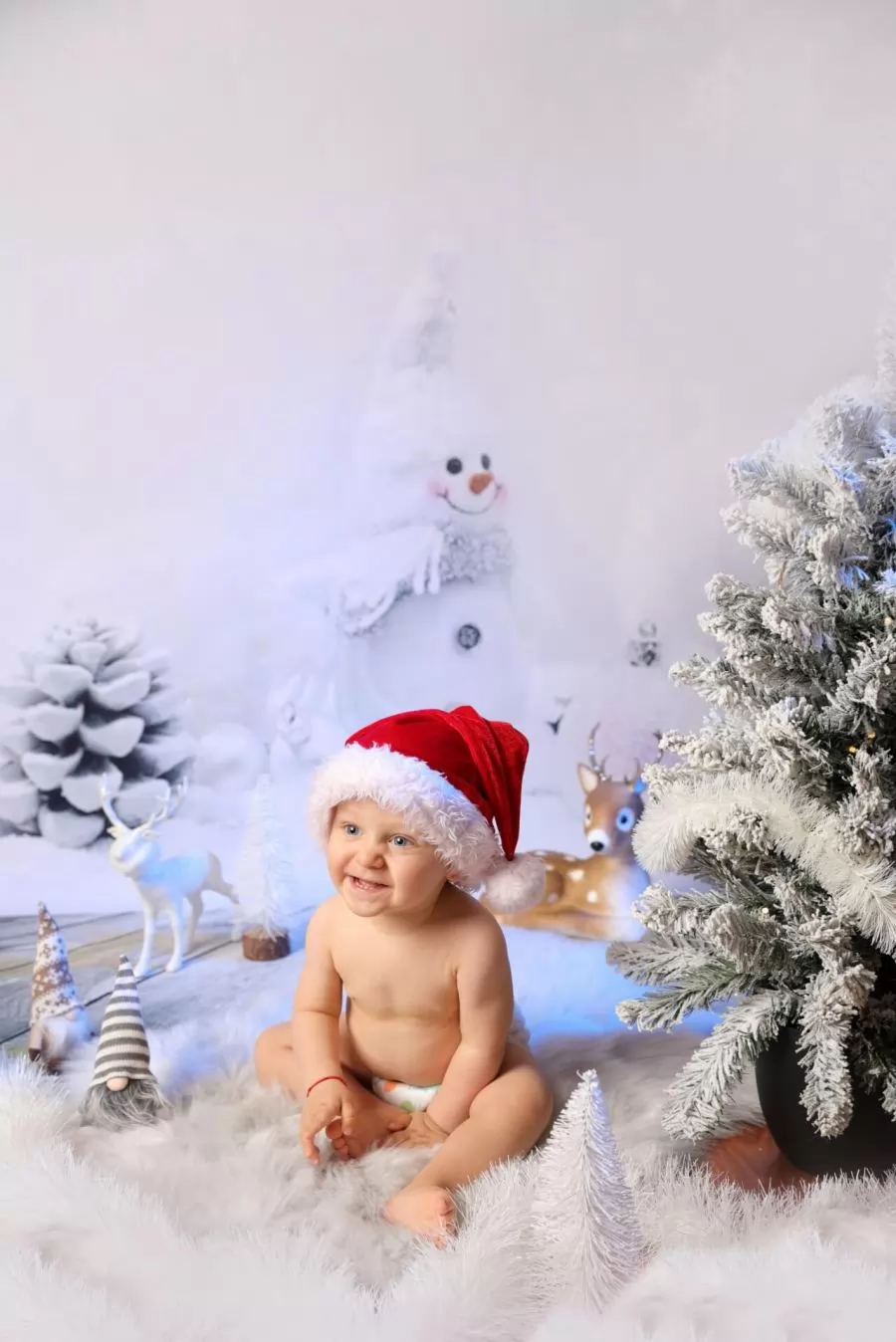 dete-v-nezhna-koledna-svetlina.webp