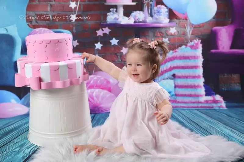 first-birthday-cake-smash.webp