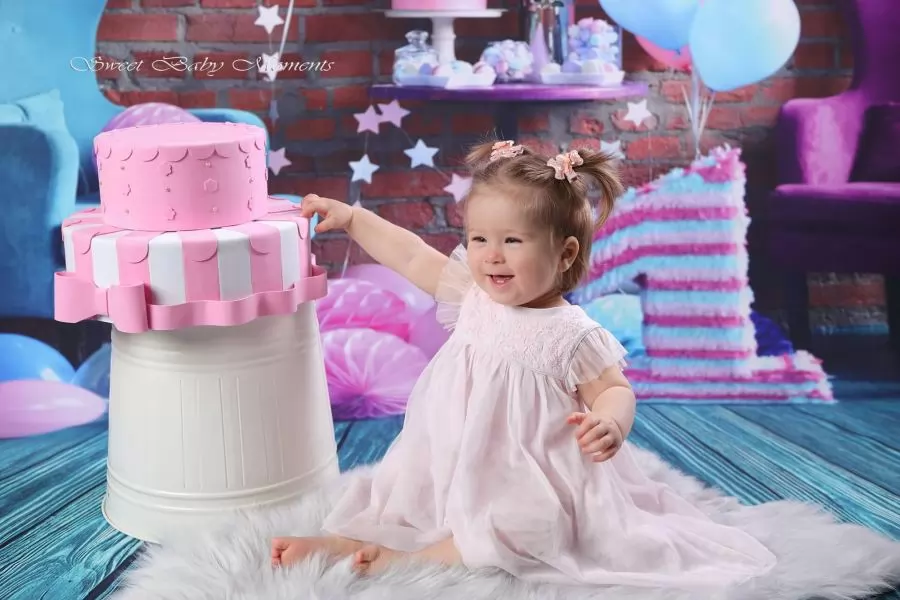 first-birthday-cake-smash.webp