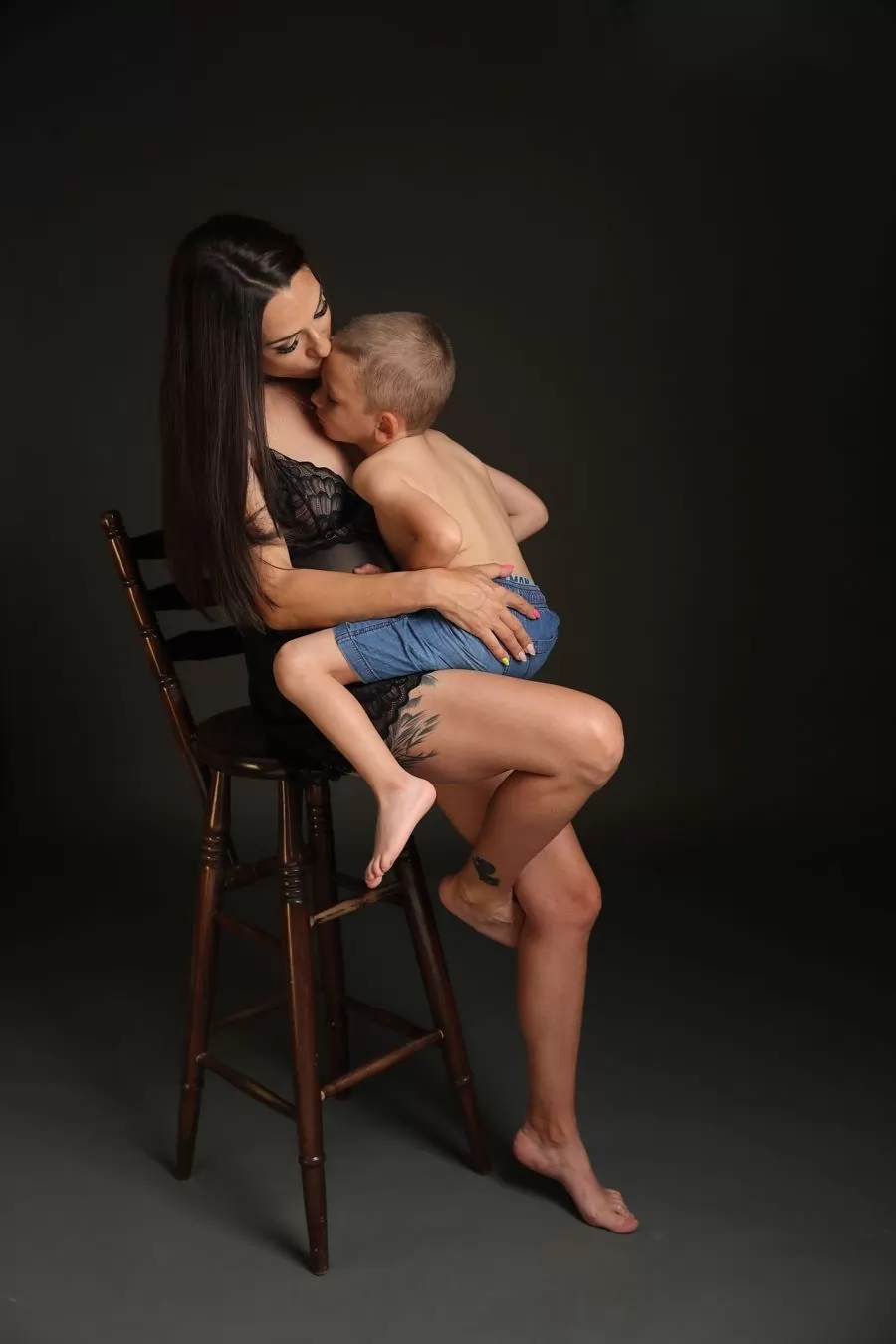fotosesiya-mama-i-bebe-osvetlenie-snimki-sofia.jpeg