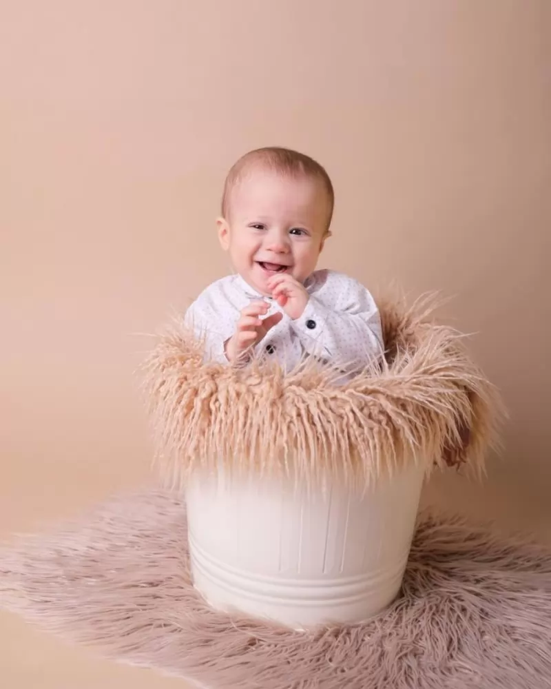 fotosesiya-na-bebe-v-studio-dekori-sofia
