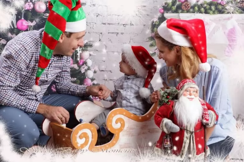 koledna-fotosesiya-s-roditeli-i-dete.webp