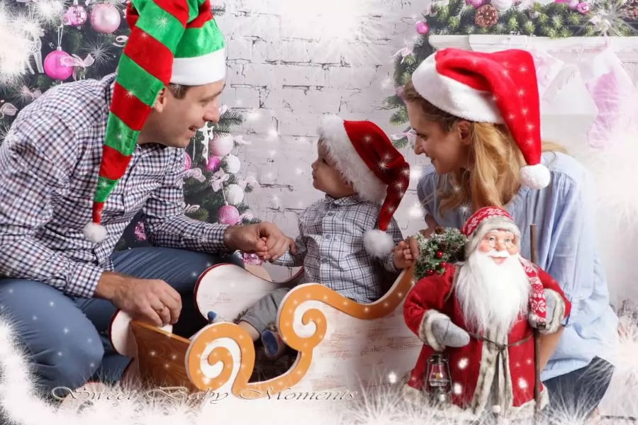 koledna-fotosesiya-s-roditeli-i-dete.webp
