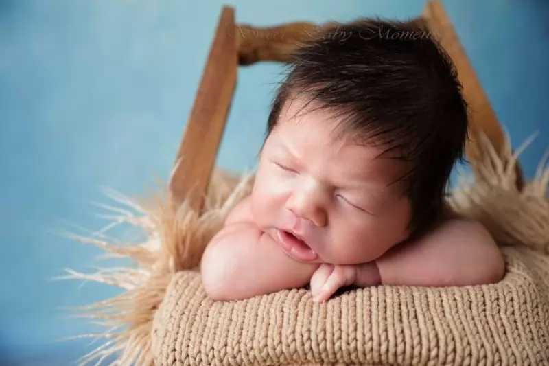 novorodeno-bebe-momche-fotosesiya.jpg