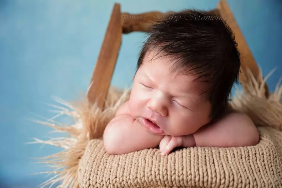 novorodeno-bebe-momche-fotosesiya.jpg
